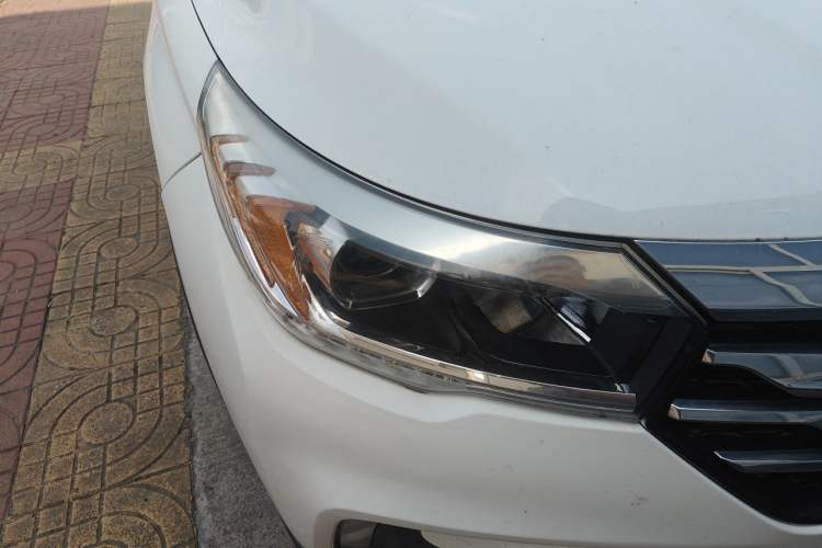 Used GAC Trumpchi GS4 2017 235T Automatic Two-Wheel Drive Luxury Smart Connectivity Version Right Front Headlight