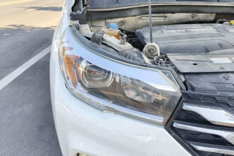 Used GAC Trumpchi GS4 2017 235T G-DCT Two-Wheel Drive Elite Edition Right Front Headlight