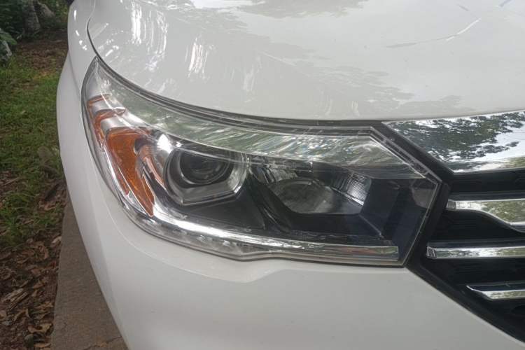 Used GAC Trumpchi GS4 2017 235T Automatic Two-Wheel Drive Luxury Smart Connectivity Version Right Front Headlight