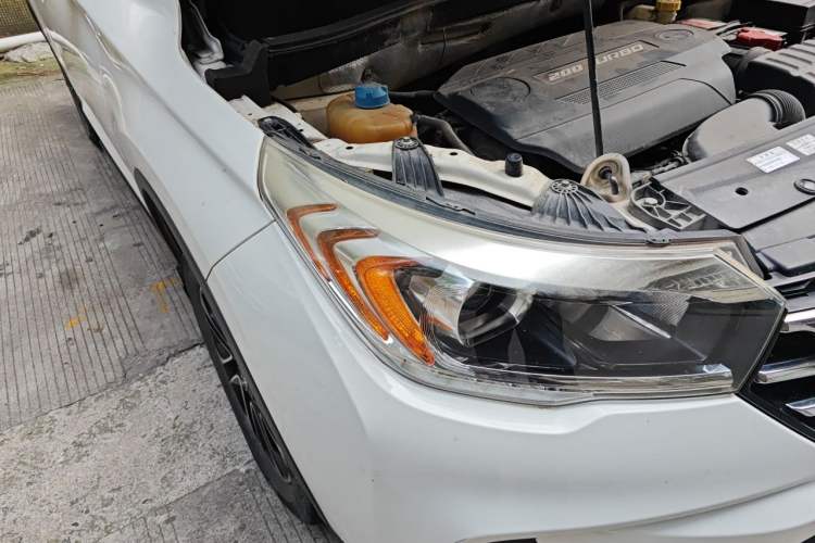 Used GAC Trumpchi GS4 2017 200T Manual Two-Wheel Drive Elite Edition Right Front Headlight