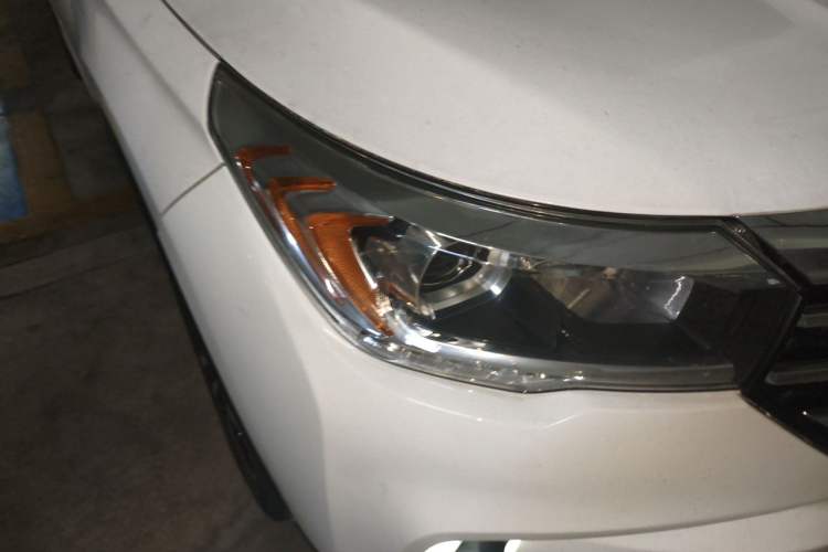 Used GAC Trumpchi GS4 2017 235T G-DCT Two-Wheel Drive Luxury Edition Right Front Headlight