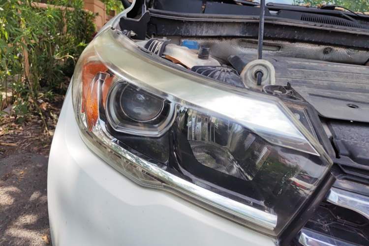 Used GAC Trumpchi GS4 2017 235T Manual Two-Wheel Drive Luxury Edition Right Front Headlight