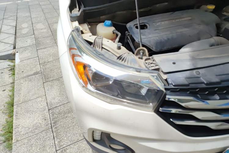 Used GAC Trumpchi GS4 2017 235T Manual Two-Wheel Drive Luxury Edition Right Front Headlight