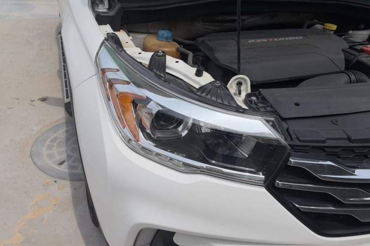 Used GAC Trumpchi GS4 2017 235T Automatic Two-Wheel Drive Luxury Smart Connectivity Version Right Front Headlight