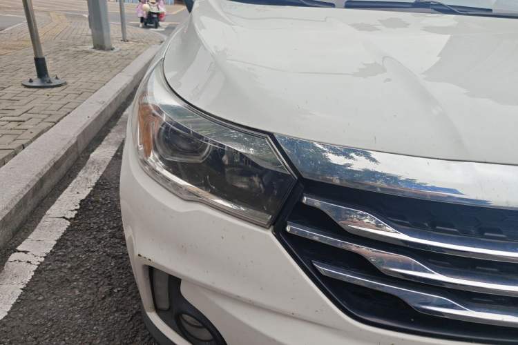 Used GAC Trumpchi GS4 2017 235T Automatic Two-Wheel Drive Luxury Smart Connectivity Version Right Front Headlight