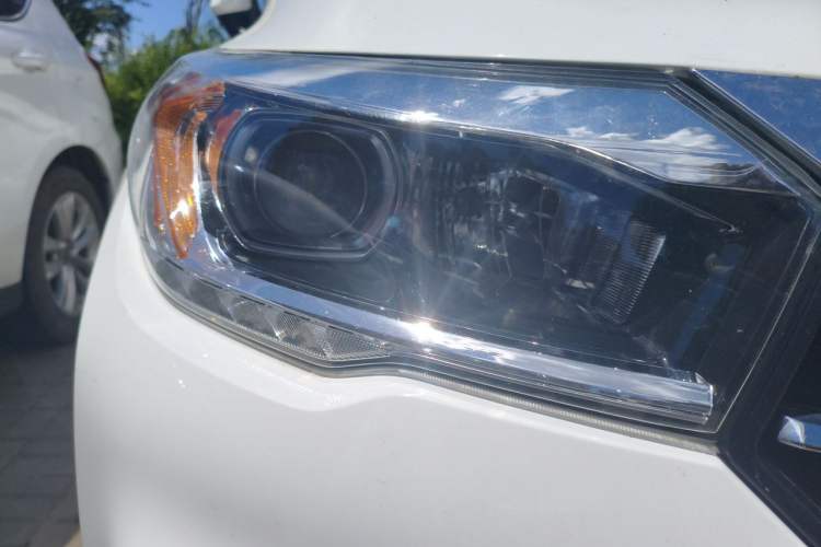 Used GAC Trumpchi GS4 2017 235T Manual Two-Wheel Drive Luxury Edition Right Front Headlight