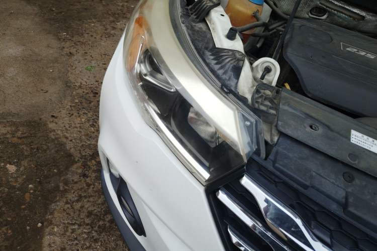 Used GAC Trumpchi GS4 2017 235T Automatic Two-Wheel Drive Luxury Smart Connectivity Version Right Front Headlight