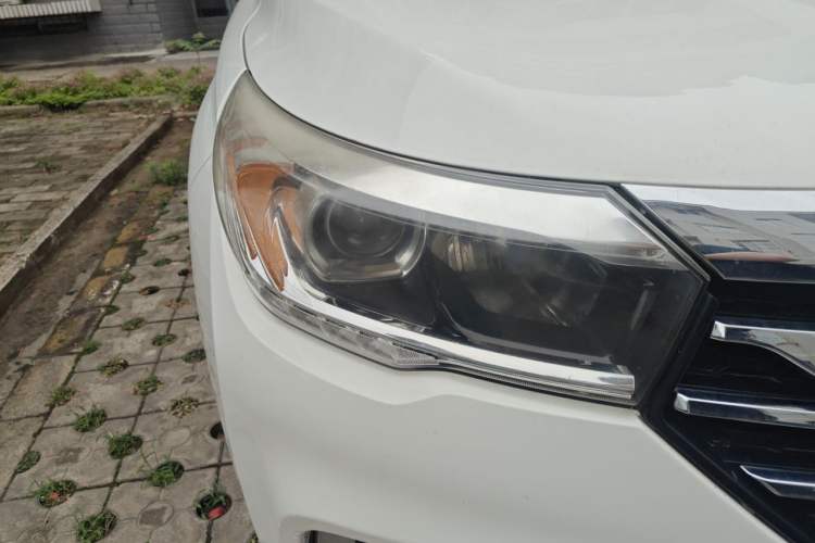 Used GAC Trumpchi GS4 2017 235T Automatic Two-Wheel Drive Luxury Smart Connectivity Version Right Front Headlight