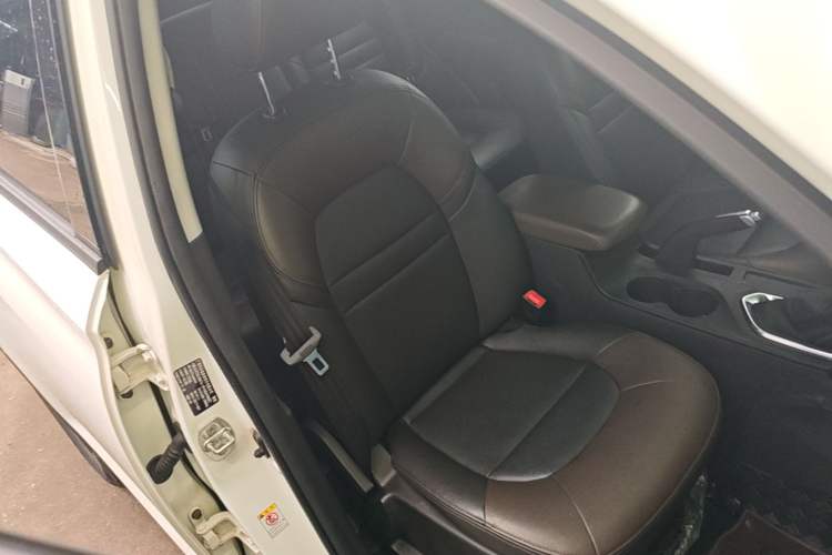 Used GAC Trumpchi GS4 2017 200T G-DCT Two-Wheel Drive Elite Edition Right Front Seat