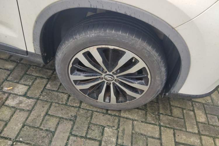 Used GAC Trumpchi GS4 2017 235T Automatic Two-Wheel Drive Luxury Smart Connectivity Version Right Front Wheel Hub
