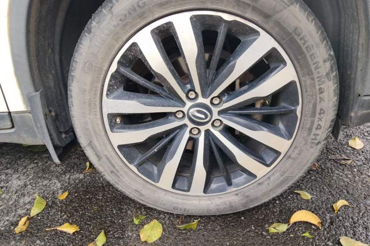 Used GAC Trumpchi GS4 2017 235T Automatic Two-Wheel Drive Luxury Smart Connectivity Version Right Front Wheel Hub
