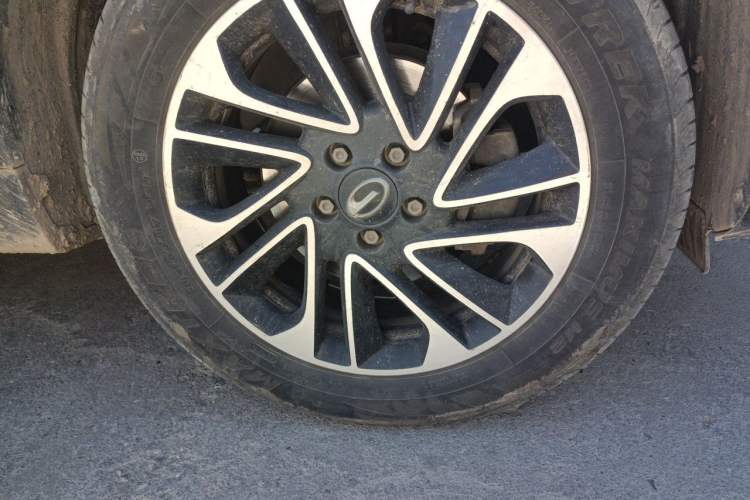 Used GAC Trumpchi GS4 2017 235T Automatic Two-Wheel Drive Elite Edition Right Front Wheel Hub
