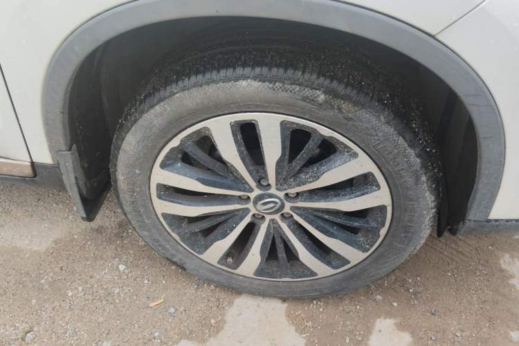 Used GAC Trumpchi GS4 2017 235T Automatic Two-Wheel Drive Luxury Smart Connectivity Version Right Front Wheel Hub