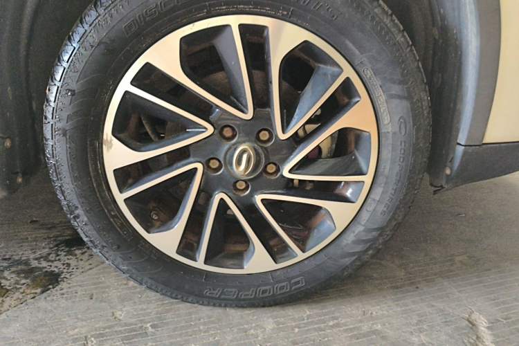 Used GAC Trumpchi GS4 2017 235T Automatic Two-Wheel Drive Elite Edition Right Front Wheel Hub