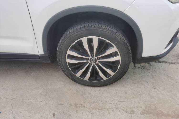 Used GAC Trumpchi GS4 2017 235T Automatic Two-Wheel Drive Luxury Smart Connectivity Version Right Front Wheel Hub