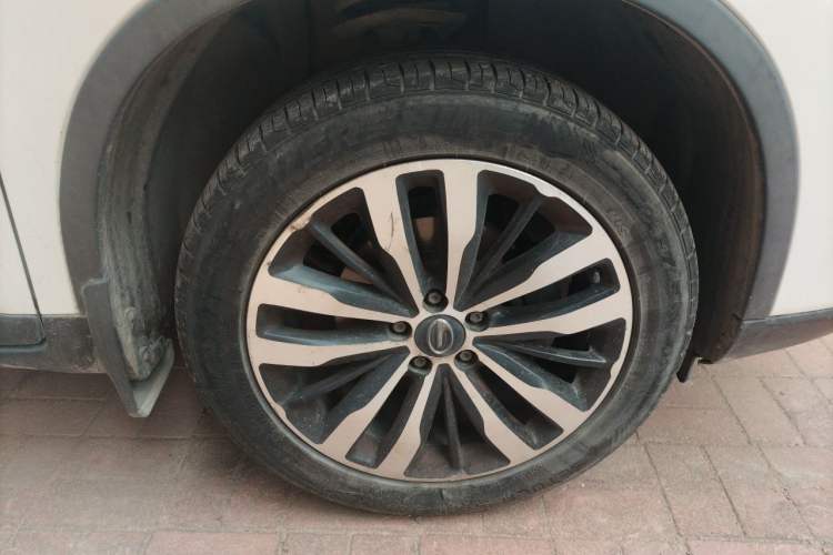 Used GAC Trumpchi GS4 2017 235T Automatic Two-Wheel Drive Luxury Smart Connectivity Version Right Front Wheel Hub