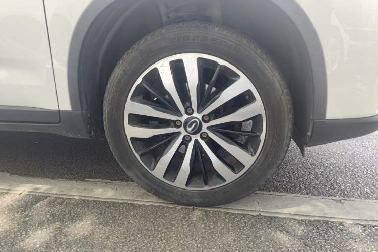 Used GAC Trumpchi GS4 2017 235T Automatic Two-Wheel Drive Luxury Smart Connectivity Version Right Front Wheel Hub