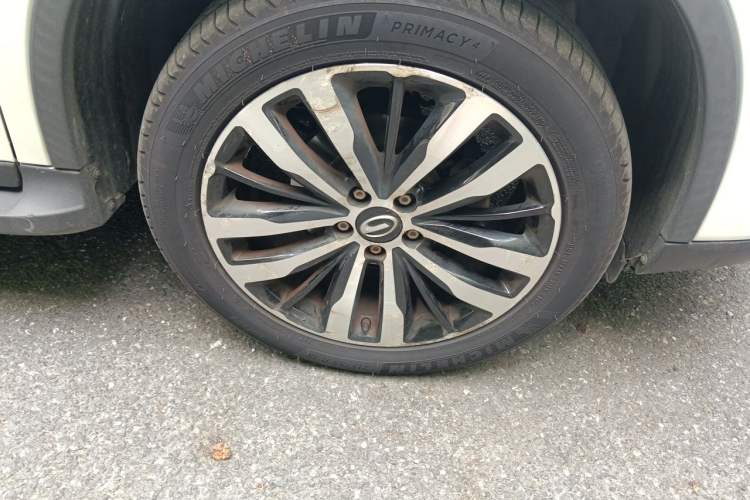 Used GAC Trumpchi GS4 2017 235T Manual Two-Wheel Drive Luxury Edition Right Front Wheel Hub