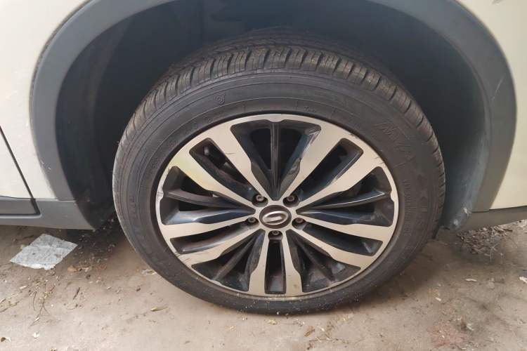 Used GAC Trumpchi GS4 2017 235T Automatic Two-Wheel Drive Luxury Smart Connectivity Version Right Front Wheel Hub