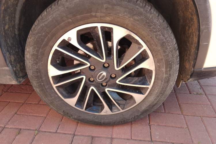 Used GAC Trumpchi GS4 2017 200T Manual Two-Wheel Drive Elite Edition Right Front Wheel Hub