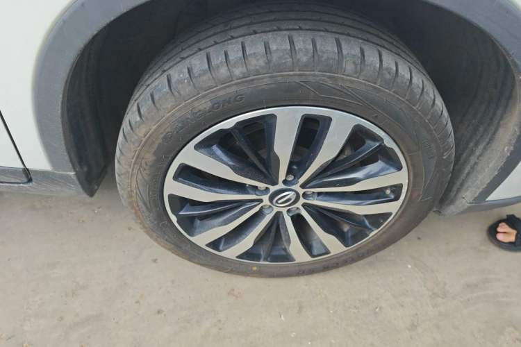 Used GAC Trumpchi GS4 2017 235T Automatic Two-Wheel Drive Luxury Smart Connectivity Version Right Front Wheel Hub