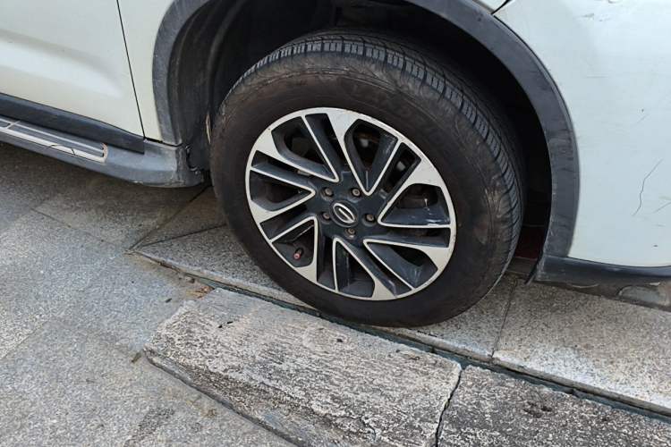 Used GAC Trumpchi GS4 2017 235T Automatic Two-Wheel Drive Elite Edition Right Front Wheel Hub