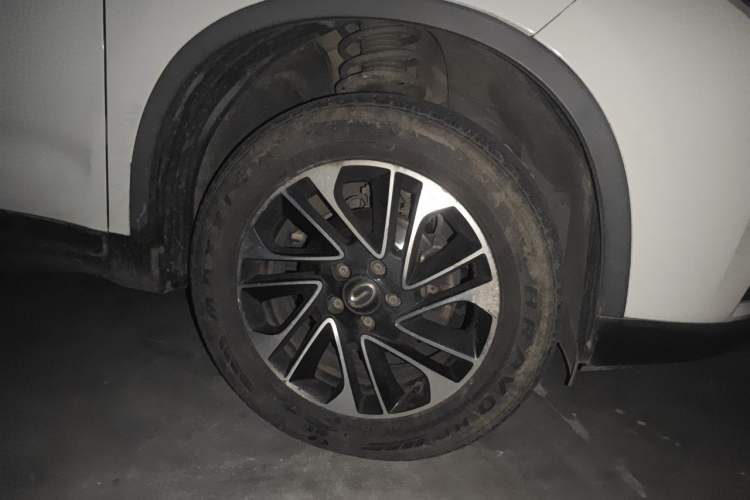 Used GAC Trumpchi GS4 2017 200T G-DCT Two-Wheel Drive Elite Edition Right Front Wheel Hub