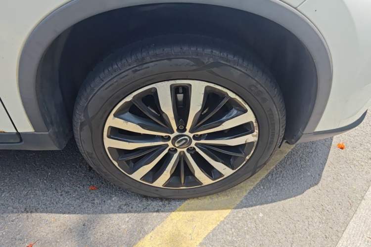Used GAC Trumpchi GS4 2017 235T Automatic Two-Wheel Drive Luxury Smart Connectivity Version Right Front Wheel Hub