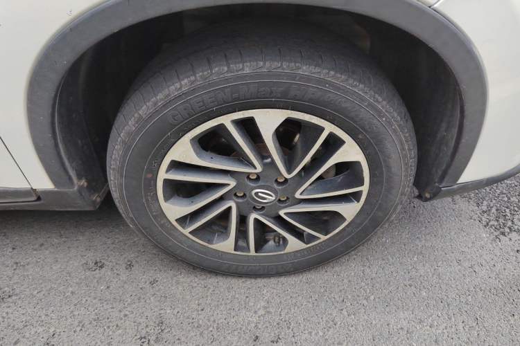 Used GAC Trumpchi GS4 2017 235T Automatic Two-Wheel Drive Elite Edition Right Front Wheel Hub