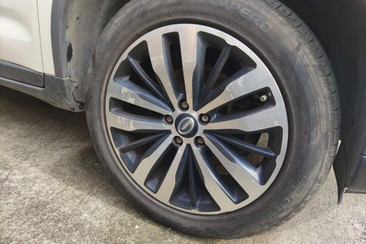 Used GAC Trumpchi GS4 2017 235T Automatic Two-Wheel Drive Luxury Smart Connectivity Version Right Front Wheel Hub
