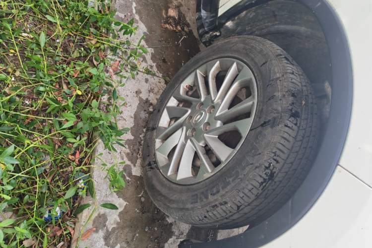 Used GAC Trumpchi GS4 2017 235T Manual Two-Wheel Drive Comfort Edition Right Front Wheel Hub