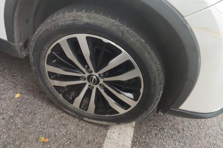 Used GAC Trumpchi GS4 2017 235T Automatic Two-Wheel Drive Luxury Smart Connectivity Version Right Front Wheel Hub