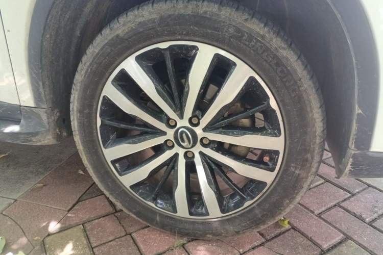 Used GAC Trumpchi GS4 2017 235T Automatic Two-Wheel Drive Luxury Smart Connectivity Version Right Front Wheel Hub