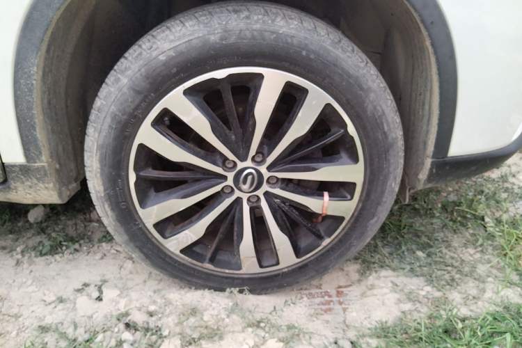 Used GAC Trumpchi GS4 2017 235T Automatic Two-Wheel Drive Luxury Smart Connectivity Version Right Front Wheel Hub