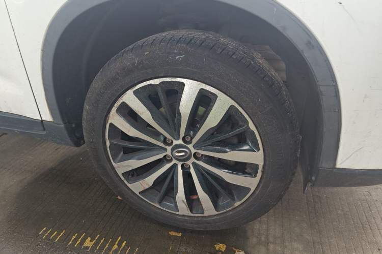 Used GAC Trumpchi GS4 2017 235T Automatic Two-Wheel Drive Luxury Smart Connectivity Version Right Front Wheel Hub