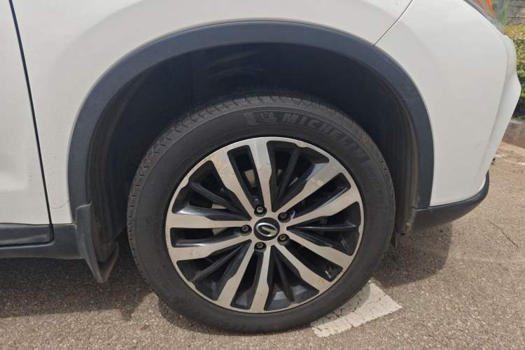 Used GAC Trumpchi GS4 2017 235T Automatic Two-Wheel Drive Luxury Smart Connectivity Version Right Front Wheel Hub