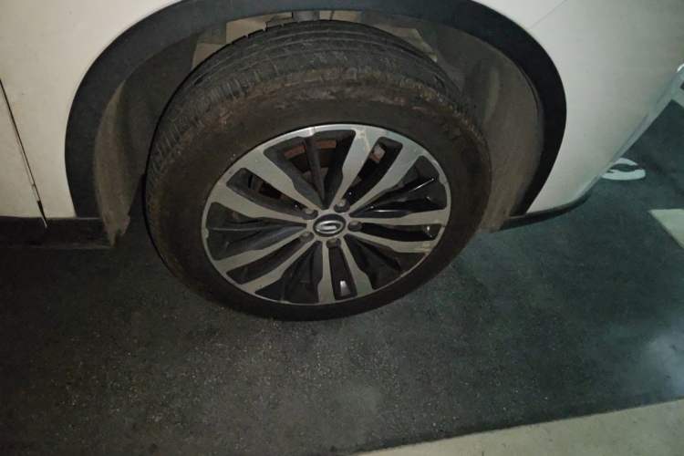 Used GAC Trumpchi GS4 2017 235T Automatic Two-Wheel Drive Luxury Smart Connectivity Version Right Front Wheel Hub