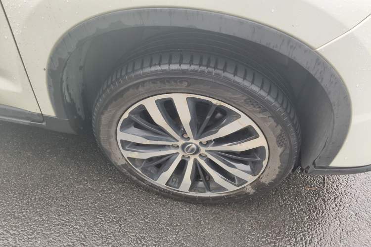 Used GAC Trumpchi GS4 2017 235T Automatic Two-Wheel Drive Luxury Smart Connectivity Version Right Front Wheel Hub
