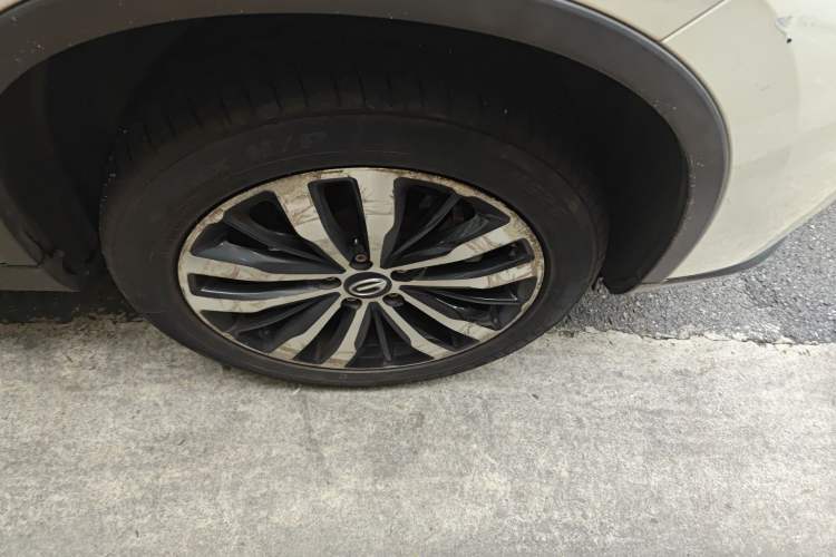 Used GAC Trumpchi GS4 2017 235T Automatic Two-Wheel Drive Luxury Smart Connectivity Version Right Front Wheel Hub