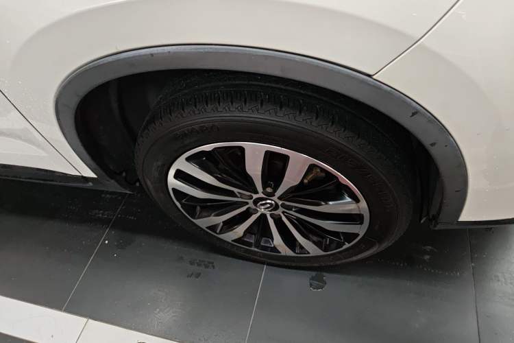 Used GAC Trumpchi GS4 2017 235T Automatic Two-Wheel Drive Luxury Smart Connectivity Version Right Front Wheel Hub