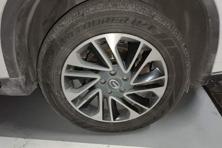 Used GAC Trumpchi GS4 2017 235T Automatic Two-Wheel Drive Elite Edition Right Front Wheel Hub