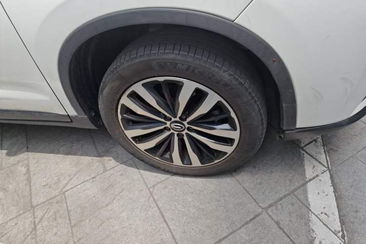 Used GAC Trumpchi GS4 2017 235T Automatic Two-Wheel Drive Luxury Smart Connectivity Version Right Front Wheel Hub