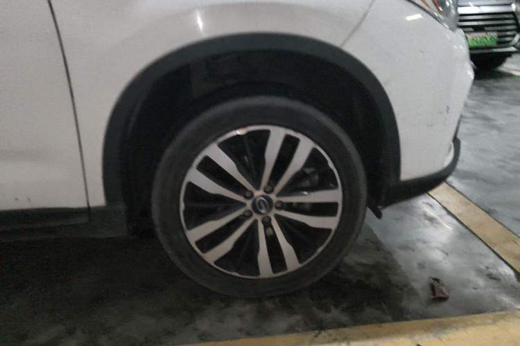 Used GAC Trumpchi GS4 2017 235T Automatic Two-Wheel Drive Luxury Smart Connectivity Version Right Front Wheel Hub