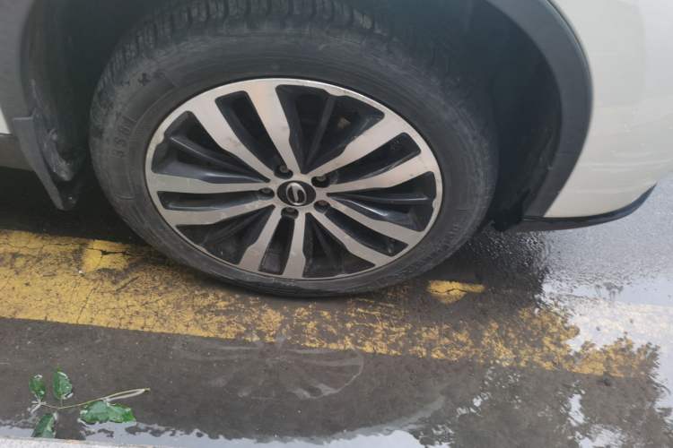 Used GAC Trumpchi GS4 2017 235T Manual Two-Wheel Drive Luxury Edition Right Front Wheel Hub