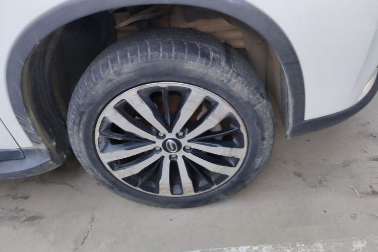 Used GAC Trumpchi GS4 2017 235T Automatic Two-Wheel Drive Luxury Smart Connectivity Version Right Front Wheel Hub