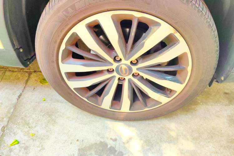 Used GAC Trumpchi GS4 2017 235T Automatic Two-Wheel Drive Luxury Smart Connectivity Version Right Front Wheel Hub
