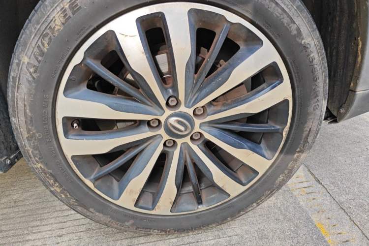 Used GAC Trumpchi GS4 2017 235T Automatic Two-Wheel Drive Luxury Smart Connectivity Version Right Front Wheel Hub