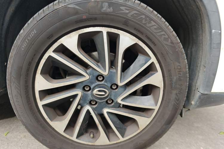 Used GAC Trumpchi GS4 2017 235T Automatic Two-Wheel Drive Elite Edition Right Front Wheel Hub