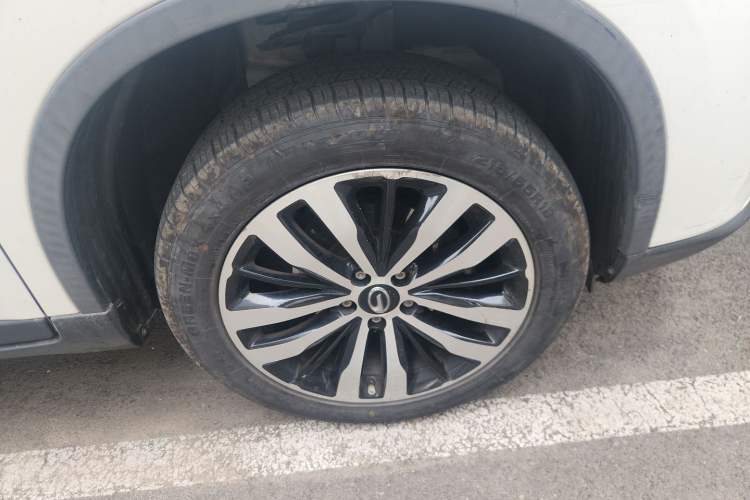 Used GAC Trumpchi GS4 2017 235T Automatic Two-Wheel Drive Luxury Smart Connectivity Version Right Front Wheel Hub