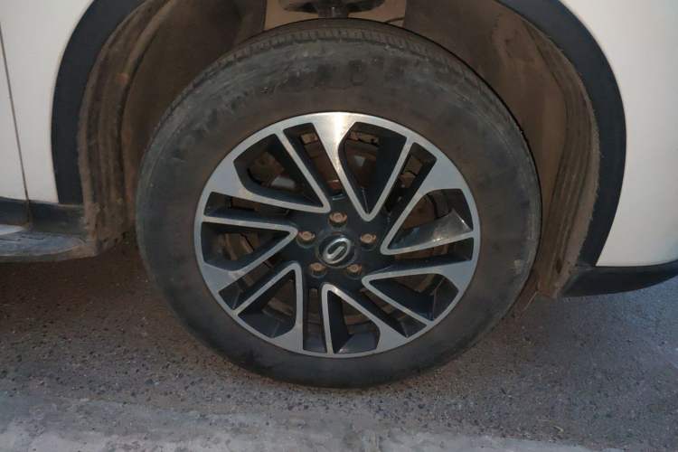 Used GAC Trumpchi GS4 2017 235T Automatic Two-Wheel Drive Elite Edition Right Front Wheel Hub